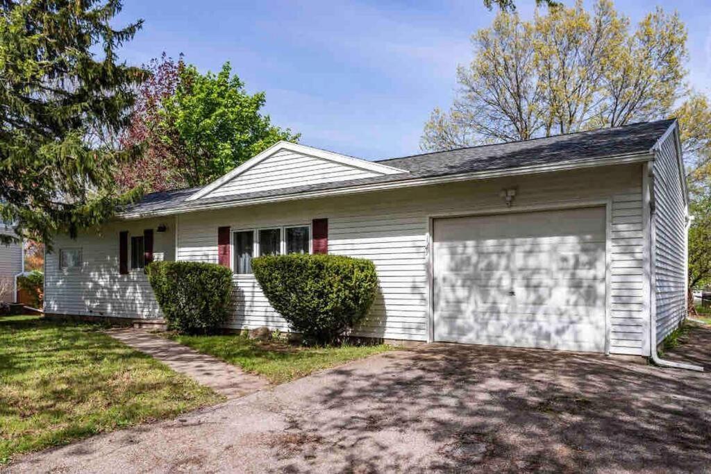 Peaceful Suburb Home Mins From Rit/Airpt/Dwtn Henrietta Exterior photo